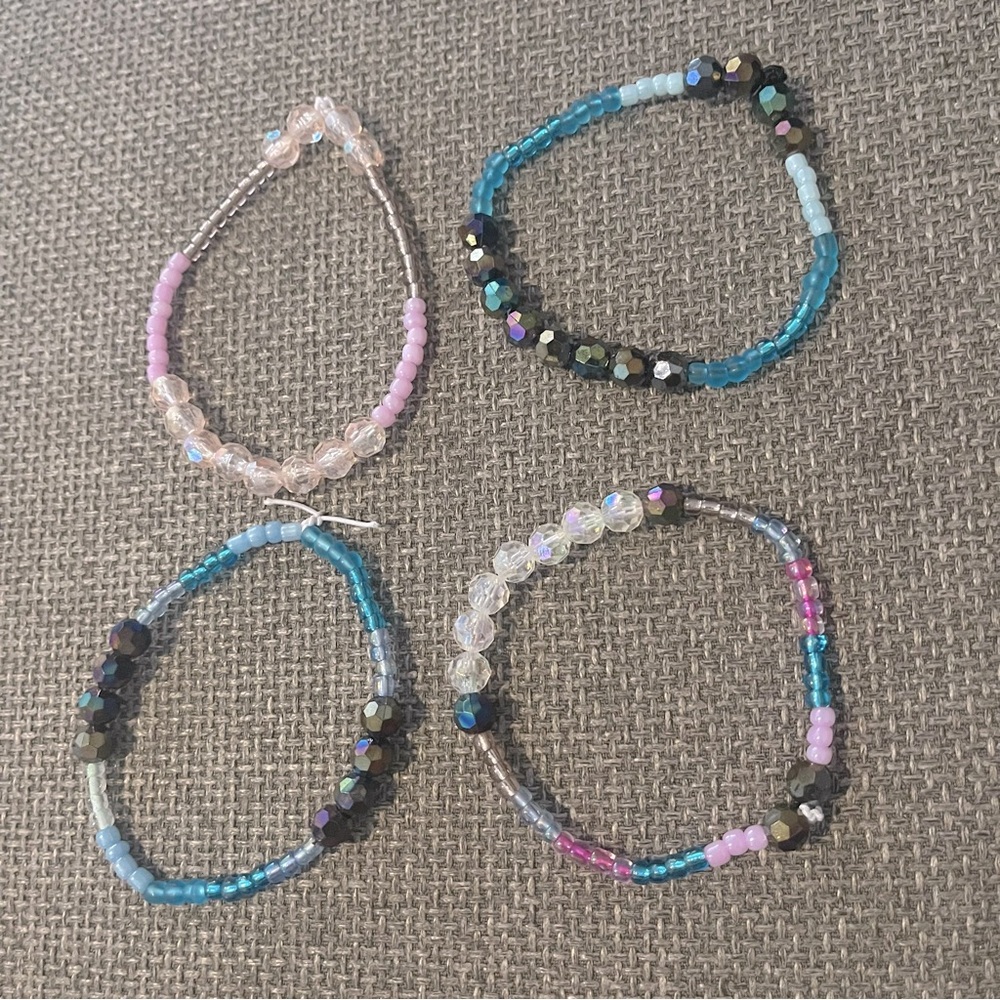 Iridescent & Glass beads Stretch bracelets Purple Pink Blue Clear NWT 4 Handmade - Picture 2 of 9